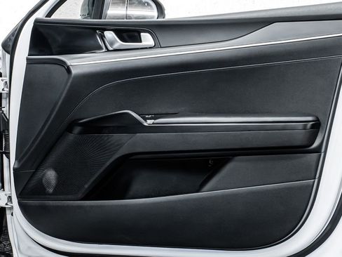 Used 2022 Kia K5 GT-Line image 10