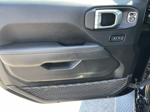 Used 2022 Jeep Wrangler Unlimited Sahara w/ Safety Group AWD/4WD image 40