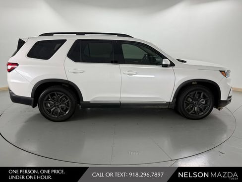 Used 2023 Honda Pilot Touring image 5