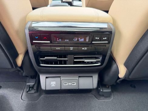 Used 2024 Acura MDX SH-AWD image 17