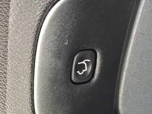 Used 2018 Jeep Cherokee Limited AWD/4WD image 30