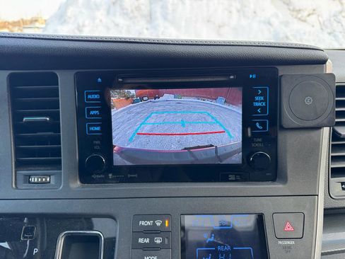 Used 2016 Toyota Sienna SE Premium image 23