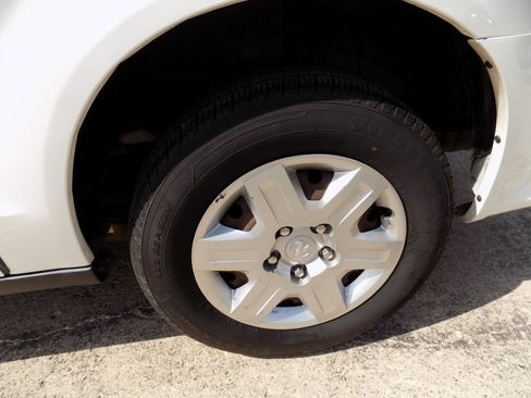 Used 2012 RAM C/V w/ UConnect Hands-Free Group FWD image 9