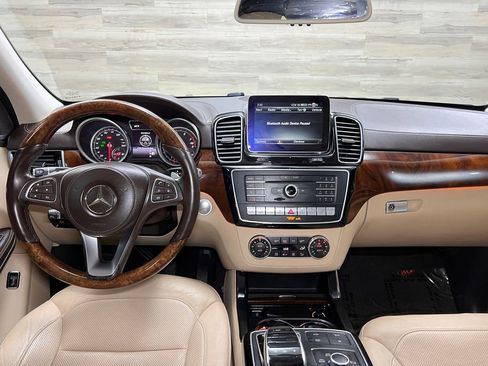 Used 2017 Mercedes-Benz GLS 550 4MATIC image 2