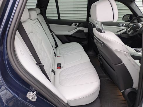 Used 2025 BMW X5 M60i w/ Climate Comfort Package image 31