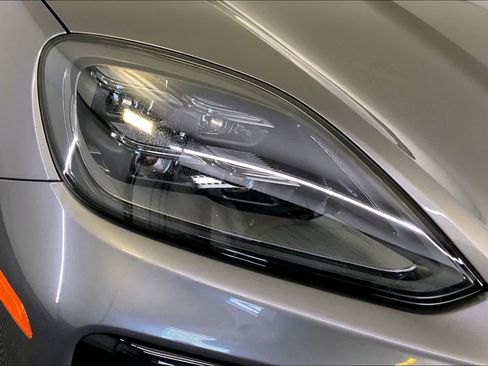 Used 2025 Porsche Cayenne image 12