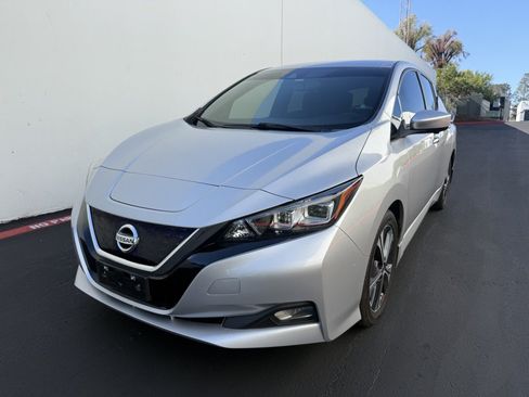 Used 2020 Nissan Leaf SV w/ SV Technology Package FWD image 1