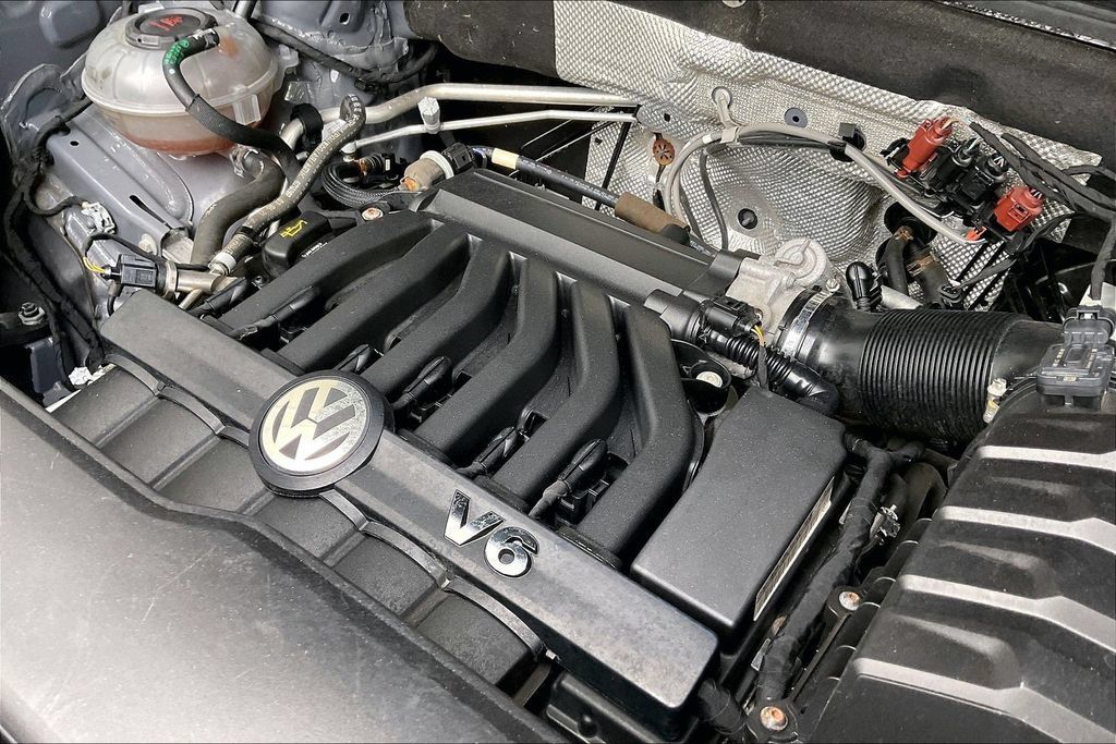 Used 2021 Volkswagen Atlas Cross Sport SEL Premium R-Line AWD/4WD image 28