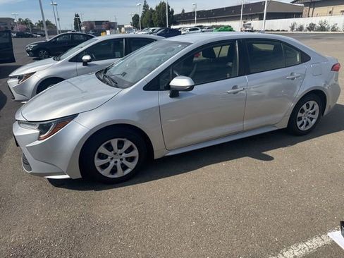 Used 2022 Toyota Corolla LE image 1