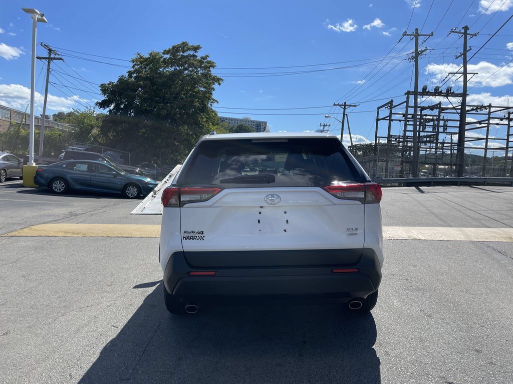 Used 2025 Toyota RAV4 XLE AWD/4WD image 4