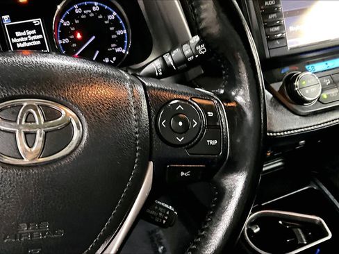 Used 2018 Toyota RAV4 Limited AWD/4WD image 24
