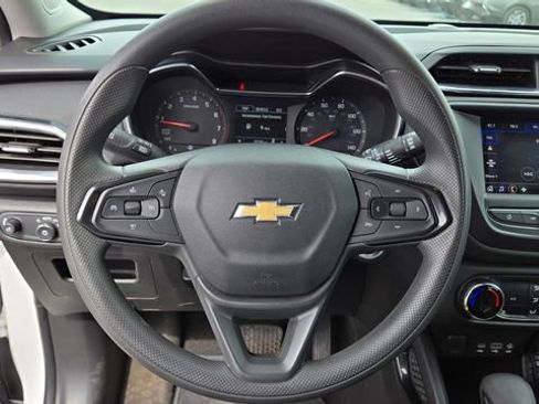 Used 2023 Chevrolet TrailBlazer LT FWD image 25