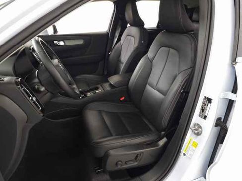 Certified 2025 Volvo XC40 B5 Core image 15