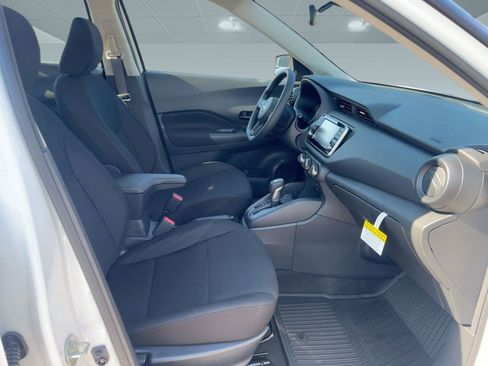 New 2025 Nissan Kicks Play S image 28