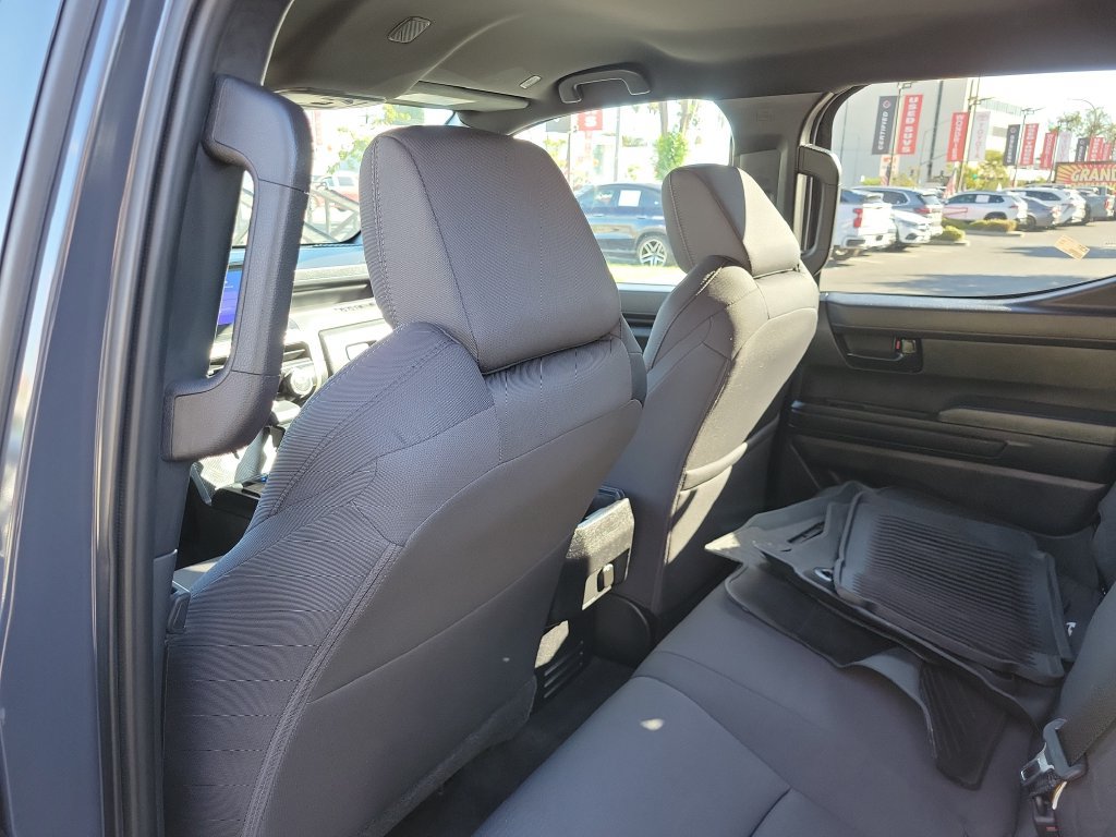 Used 2025 Toyota Tacoma SR5 AWD/4WD image 16