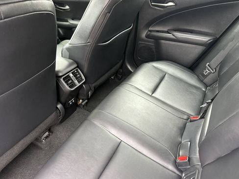 Used 2019 Lexus UX 200 FWD image 12