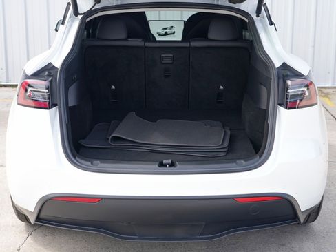 Used 2022 Tesla Model Y Performance image 10