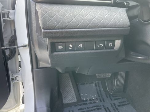 Used 2025 Toyota Camry XLE image 12