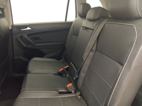 Used 2021 Volkswagen Tiguan SEL FWD image 18