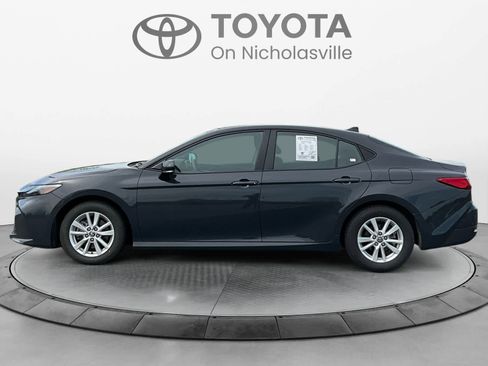 Used 2025 Toyota Camry LE image 3