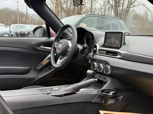 Used 2017 FIAT 124 Spider Classica RWD image 37