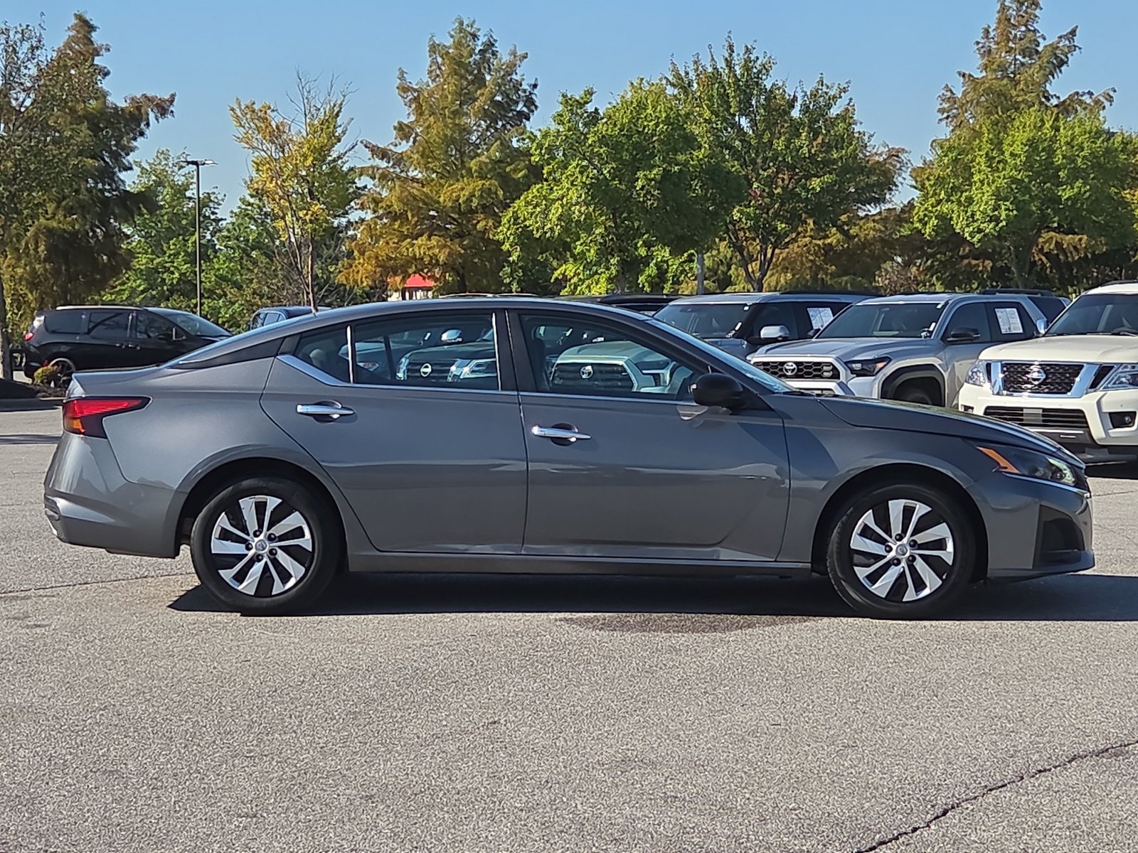 Used 2024 Nissan Altima 2.5 S FWD image 6