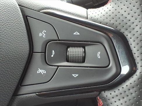 Used 2025 Chevrolet Trax RS image 17