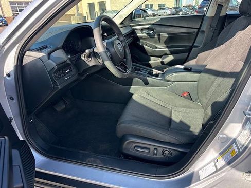 Used 2023 Honda Accord EX image 17