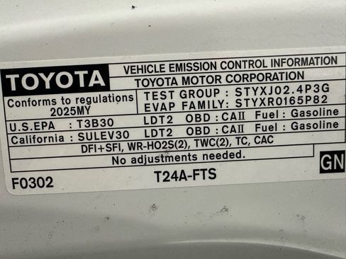 Used 2025 Toyota Highlander XLE image 71