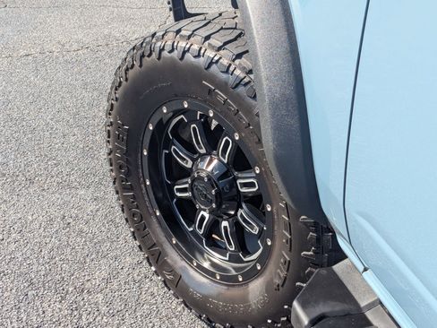 Used 2021 Ford Bronco Black Diamond image 9