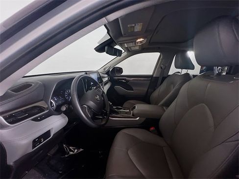 Used 2021 Toyota Highlander Limited image 15