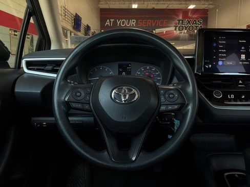 Used 2025 Toyota Corolla LE FWD image 28