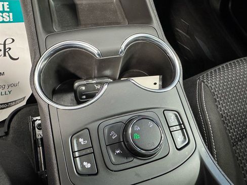 Used 2022 GMC Terrain SLE w/ Driver Convenience Package image 18