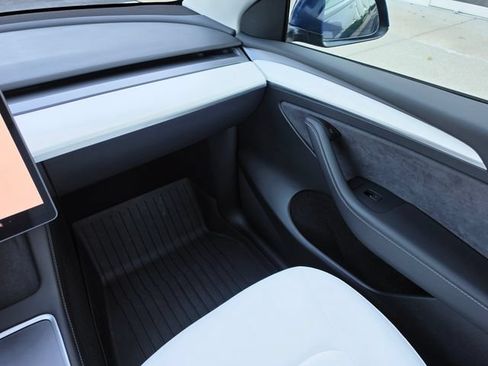 Used 2023 Tesla Model Y Performance AWD/4WD image 34