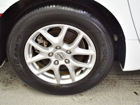 Used 2024 Chrysler Pacifica Touring-L FWD image 40