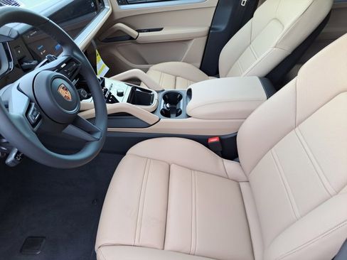 New 2026 Porsche Cayenne S image 23