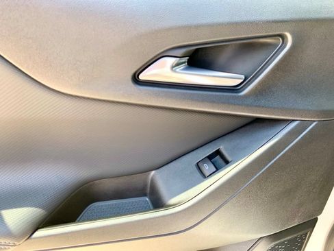 Used 2025 Chevrolet Equinox LT FWD image 16