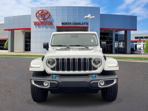 Used 2024 Jeep Wrangler Unlimited Sahara w/ Safety Group AWD/4WD image 3