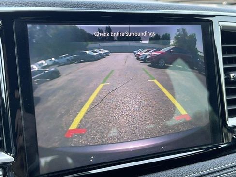 Used 2023 Chrysler Pacifica Touring FWD image 23