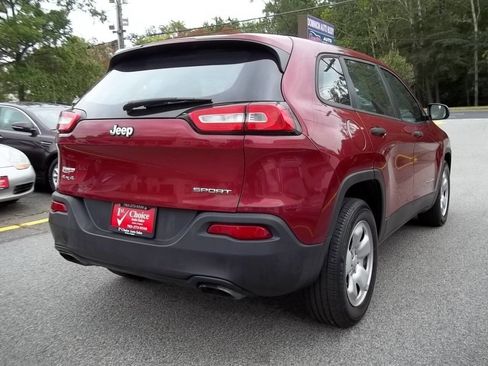 Used 2017 Jeep Cherokee Sport image 4