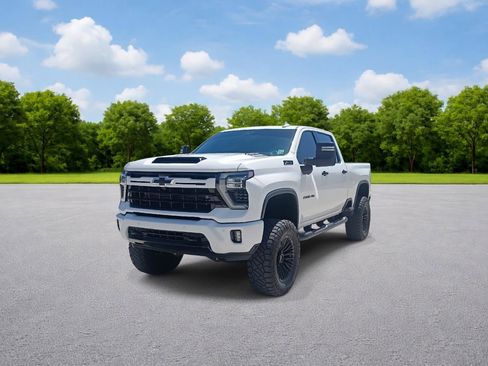 Used 2024 Chevrolet Silverado 2500 LTZ w/ LTZ Plus Package image 3