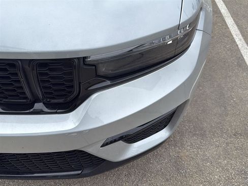 Used 2024 Jeep Grand Cherokee Limited w/ Black Appearance Package image 5