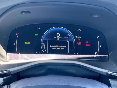 Used 2025 Toyota Camry LE w/ Convenience Package image 25