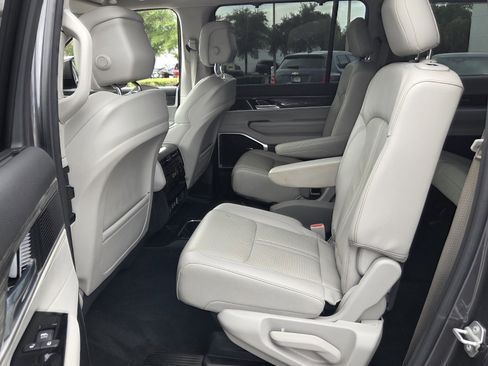 Used 2022 Jeep Wagoneer Series III w/ Convenience Group I RWD image 11