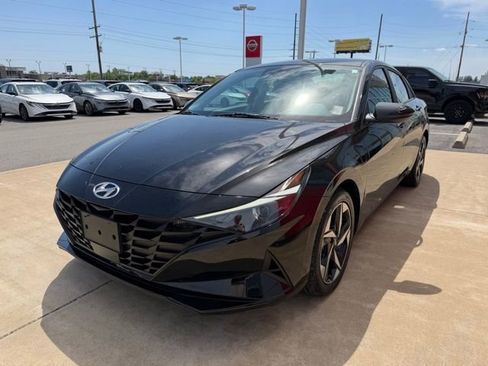 Used 2023 Hyundai Elantra SEL w/ Convenience Package FWD image 8