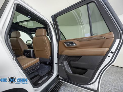 Used 2023 Chevrolet Tahoe High Country AWD/4WD image 36