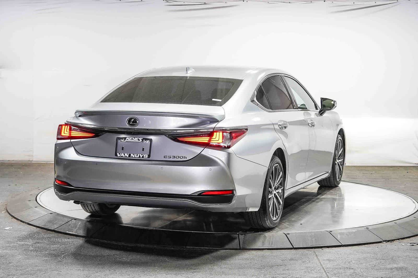 Used 2025 Lexus ES 300h w/ Premium Package FWD image 4