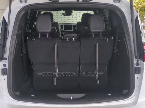 New 2026 Chrysler Pacifica Limited image 13