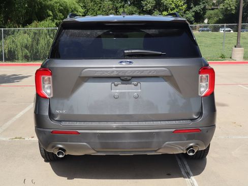 Used 2021 Ford Explorer XLT w/ Equipment Group 202A RWD image 4