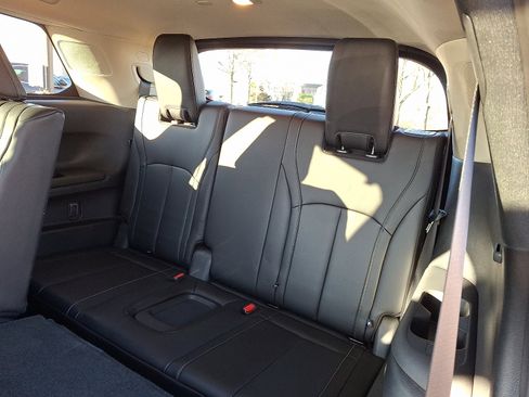 Certified 2025 INFINITI QX60 Luxe image 10